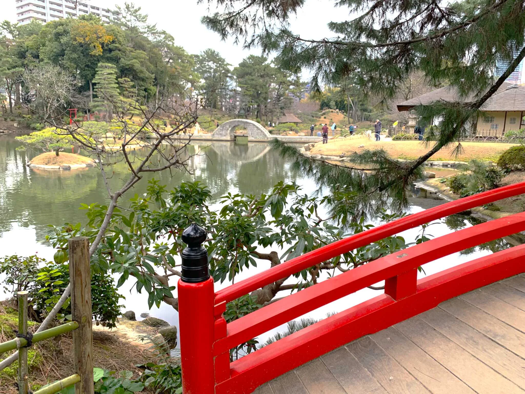 広島 縮景園・超然居から楊貴妃型石灯籠方面への橋