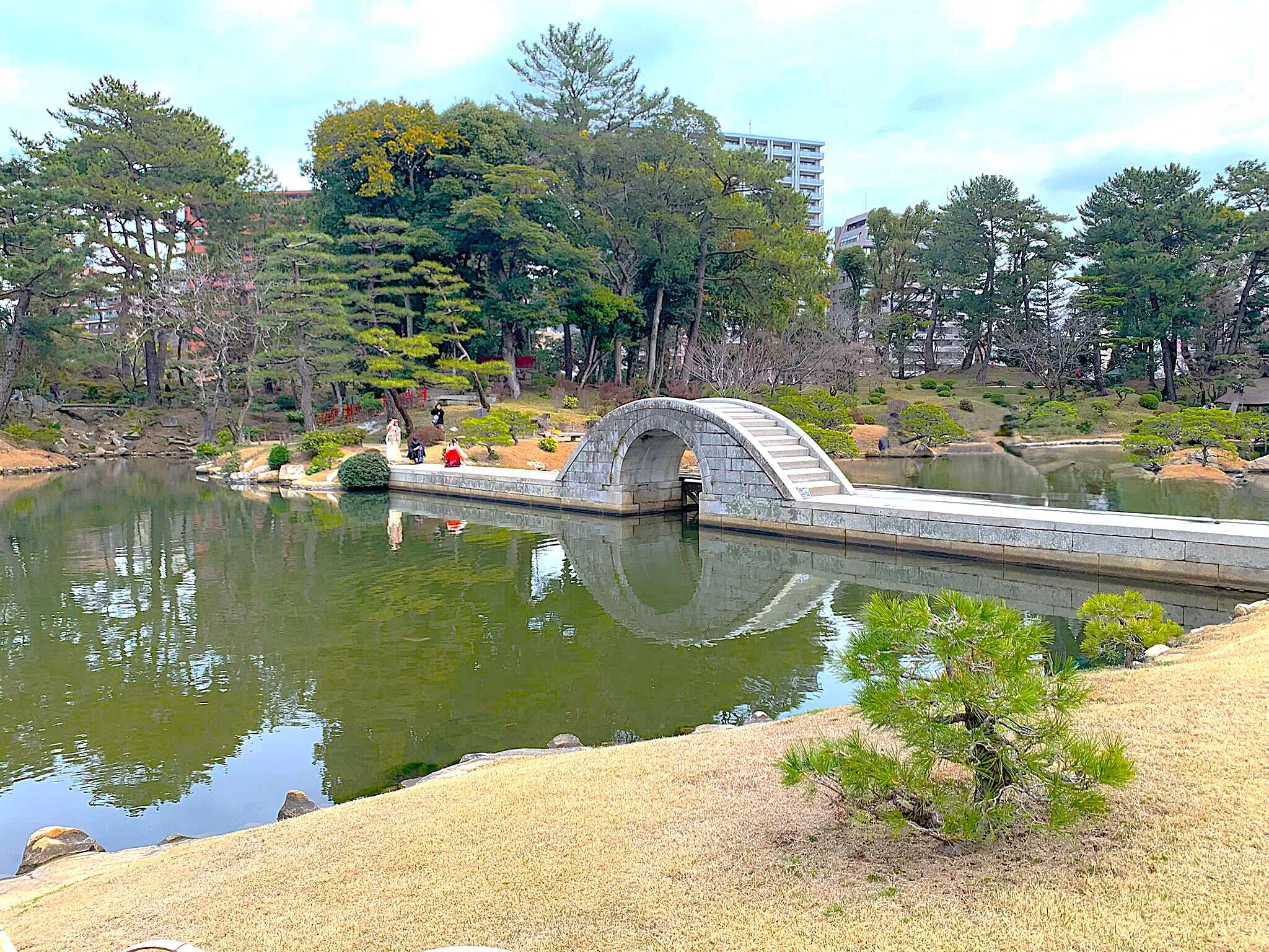 広島 縮景園・清風館付近からの濯纓池と跨虹橋