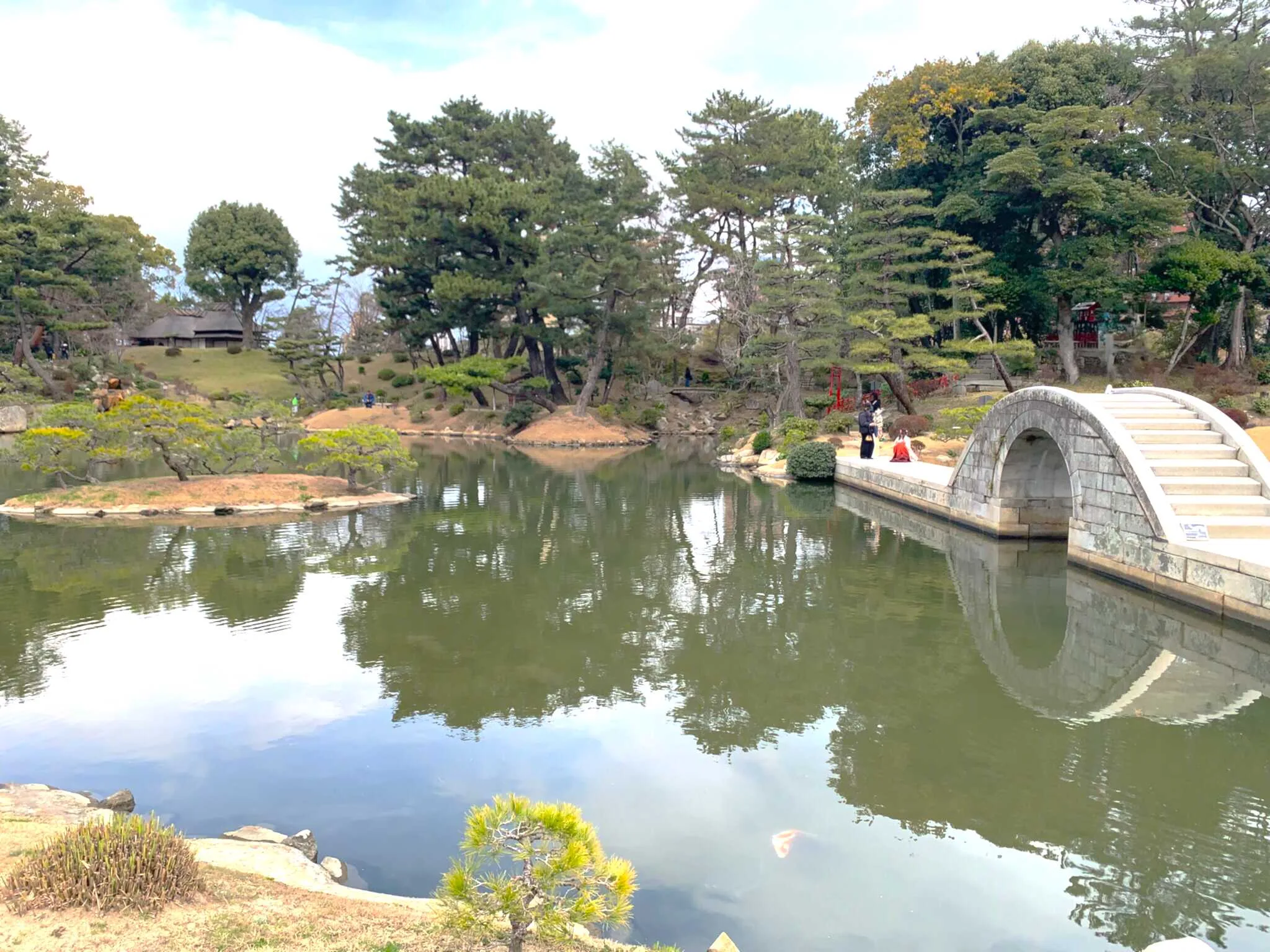 広島 縮景園・清風館付近からの濯纓池と跨虹橋