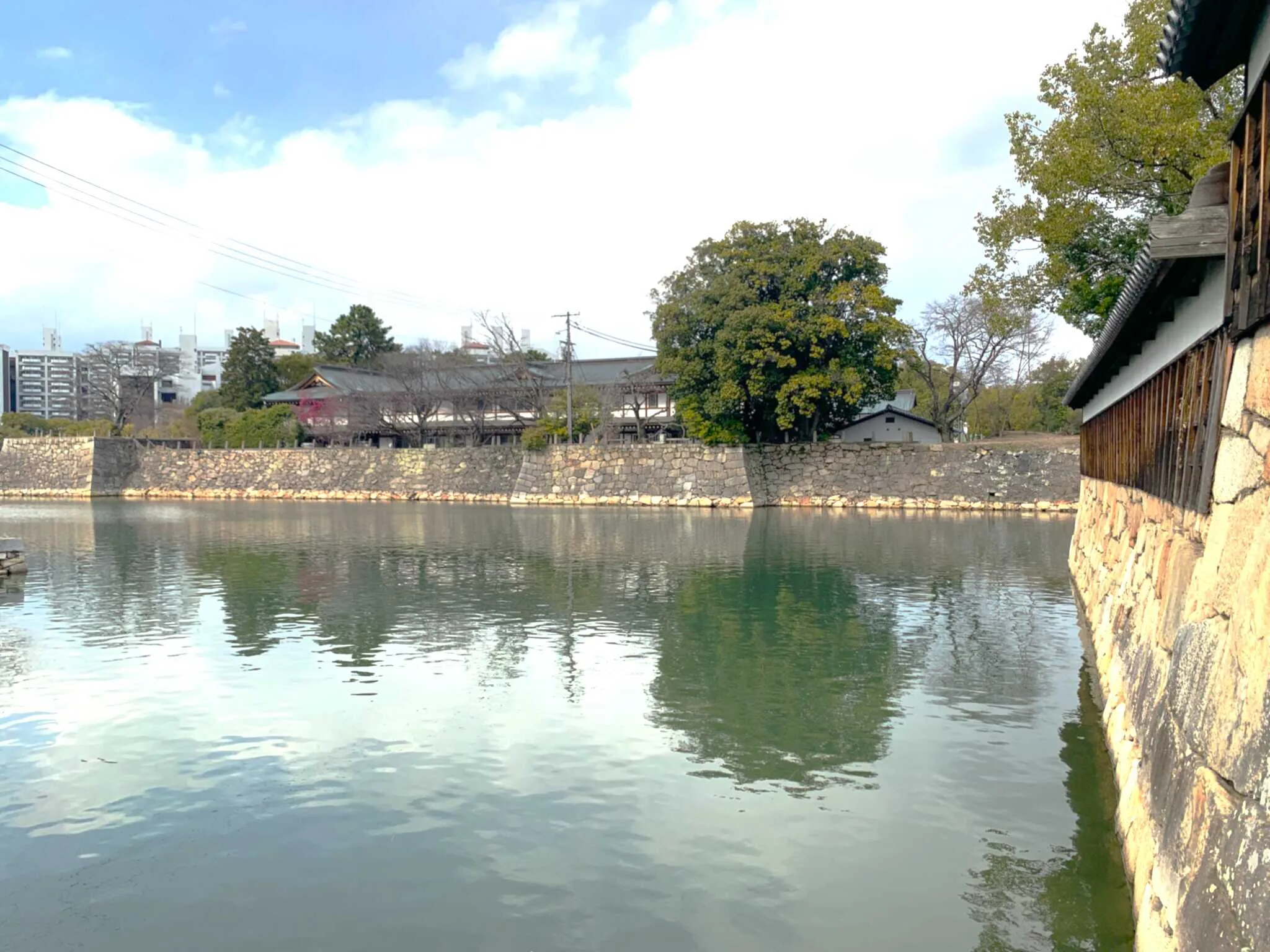 広島城 御門橋 二の丸から三ノ丸へ(護国神社社務所方面)