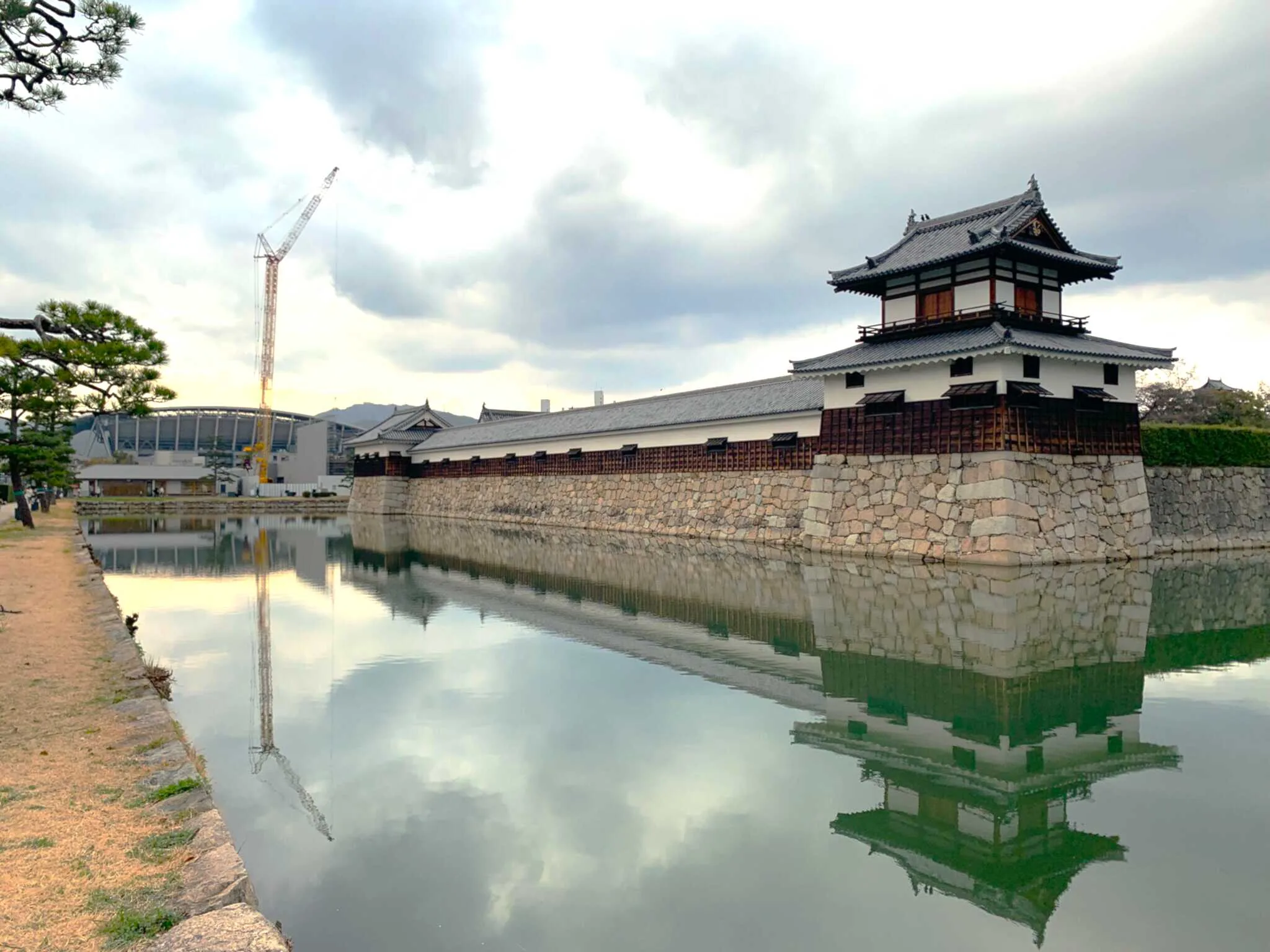 広島城 本丸堀越南から