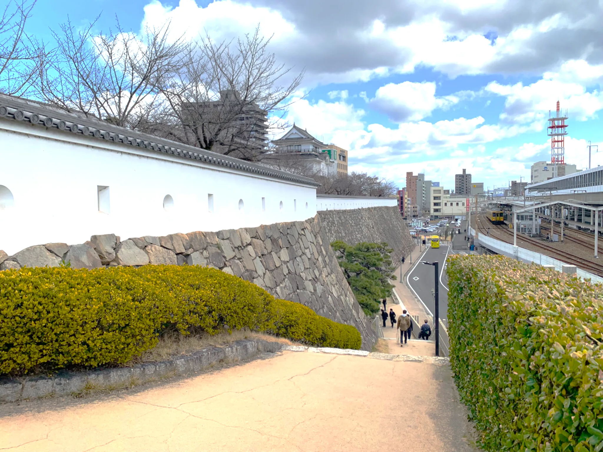 福山城 南側の入口から城内へ(内堀跡方面)