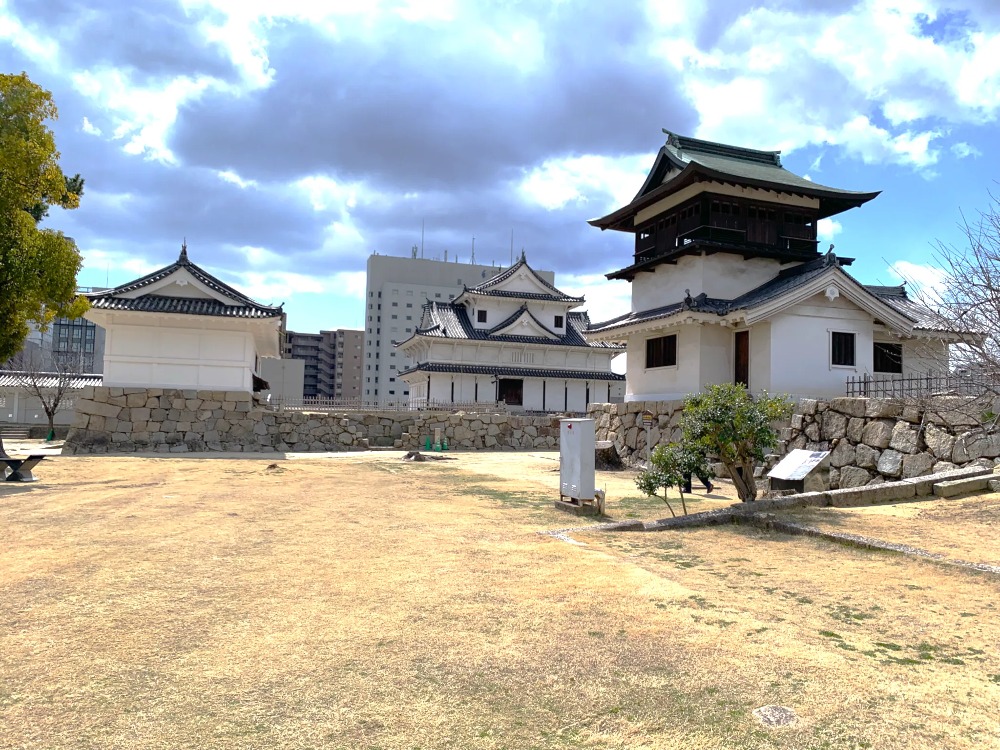 福山城 鐘櫓・伏見櫓(本丸から)・筋鉄御門(側面)