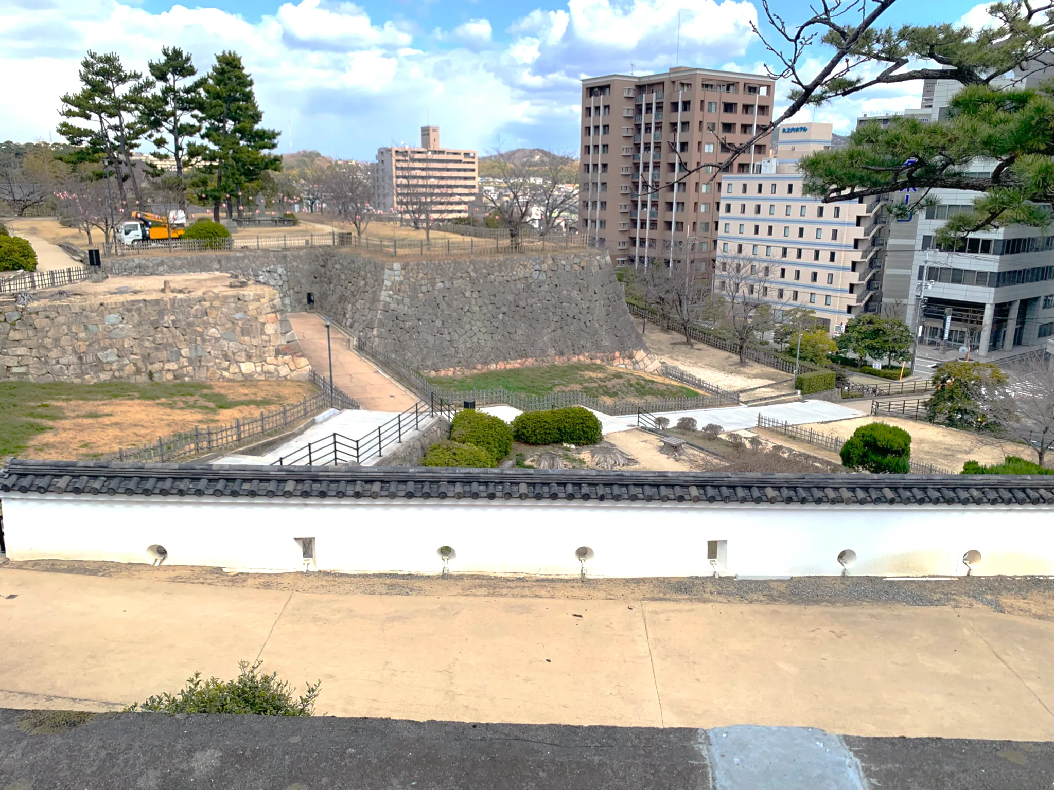 福山城 亭櫓跡付近からの二の丸・三ノ丸(本丸東側)