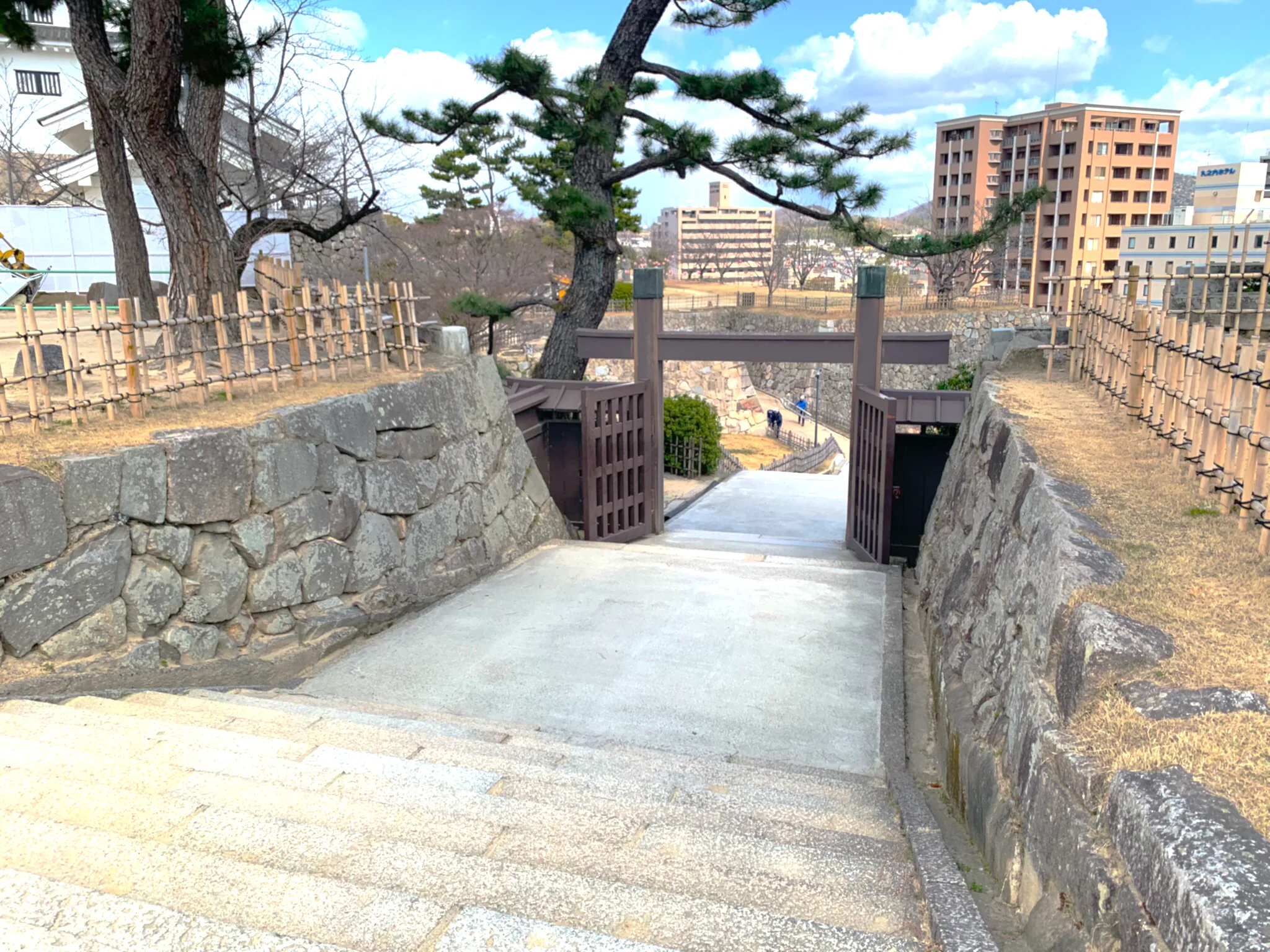福山城 本丸東側出入口の冠木門