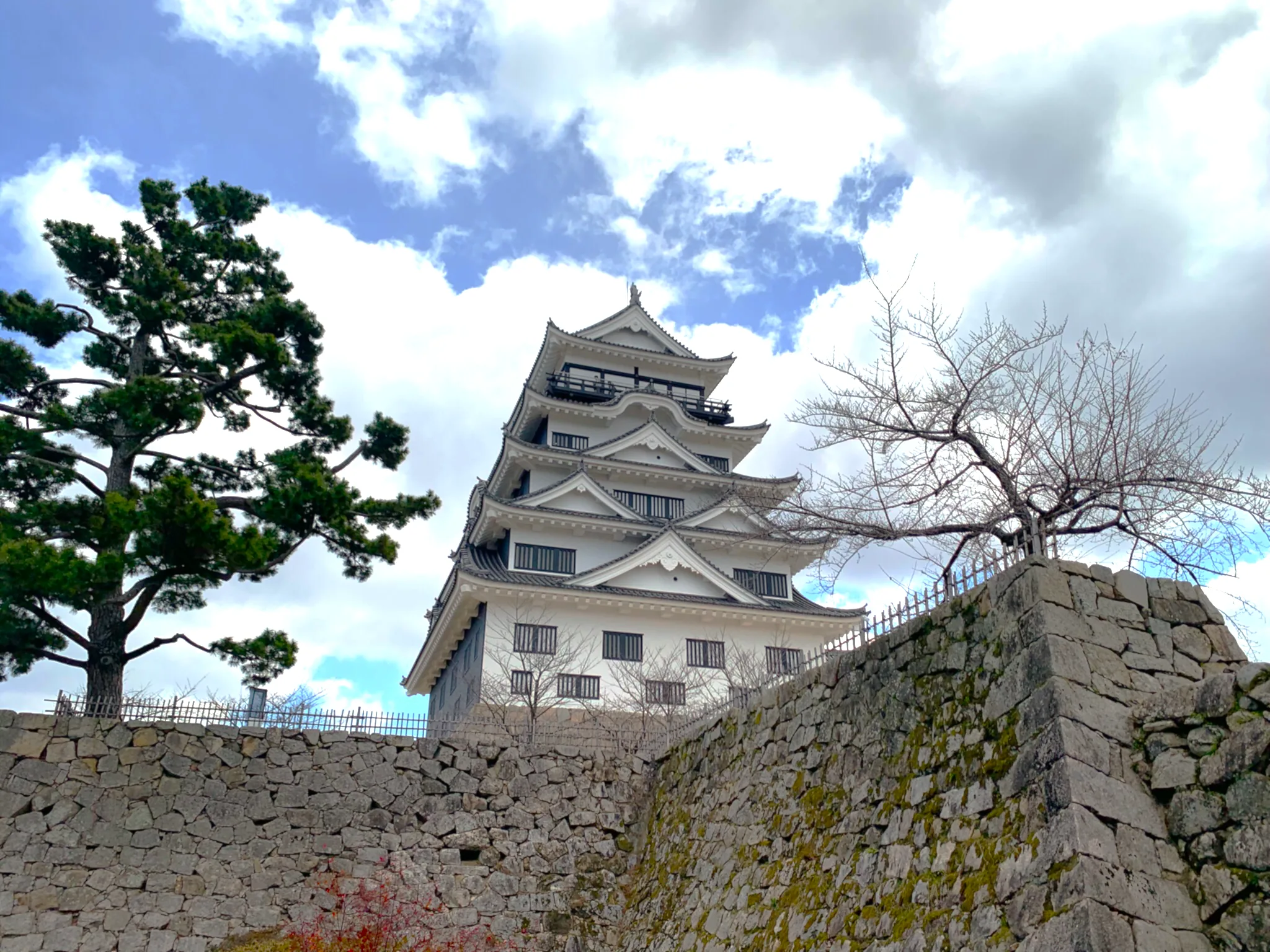 福山城 棗木御門跡付近(北側の)出入口からの天守